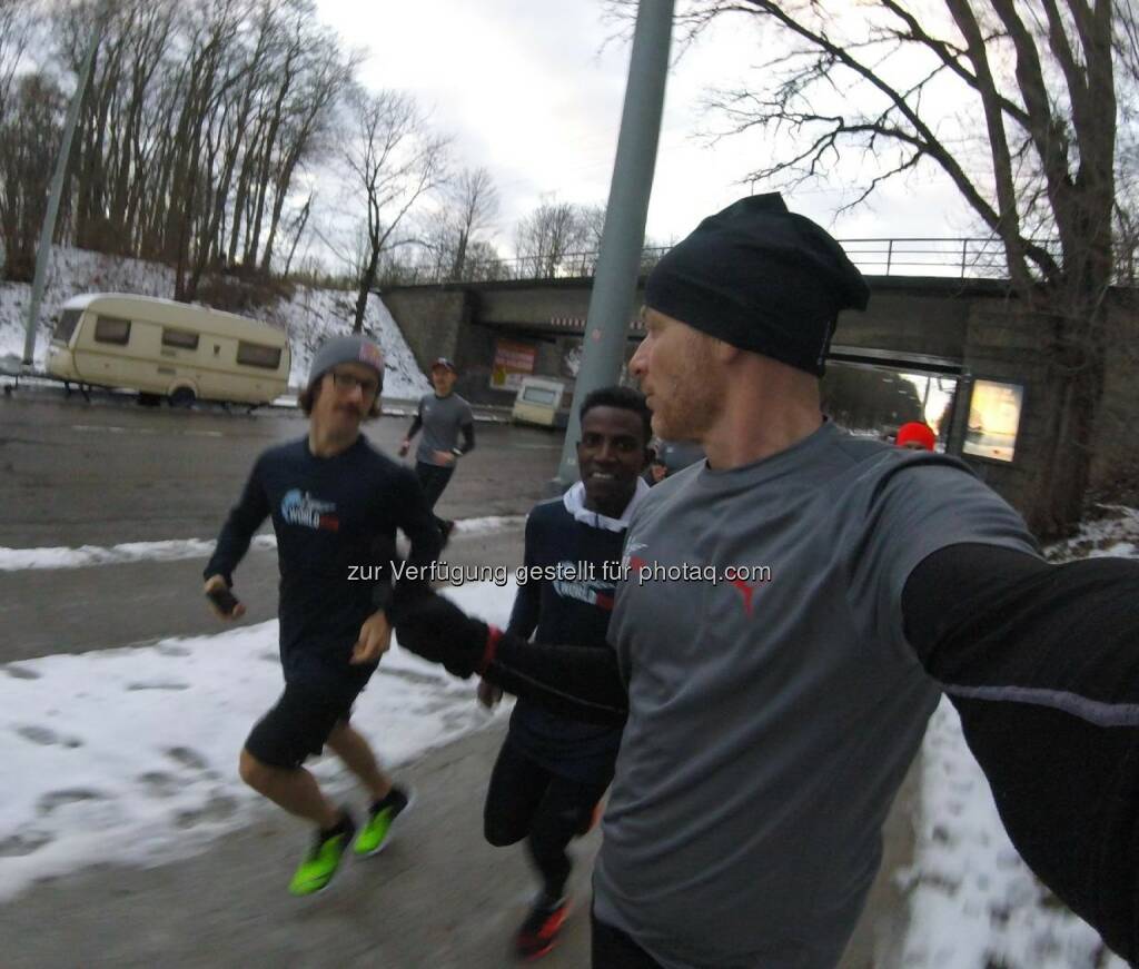 Florian Neuschwander, Lemawork Ketema, Thomas Rottenberg, Wings for Life World Run, © Thomas Rottenberg (23.01.2016) 