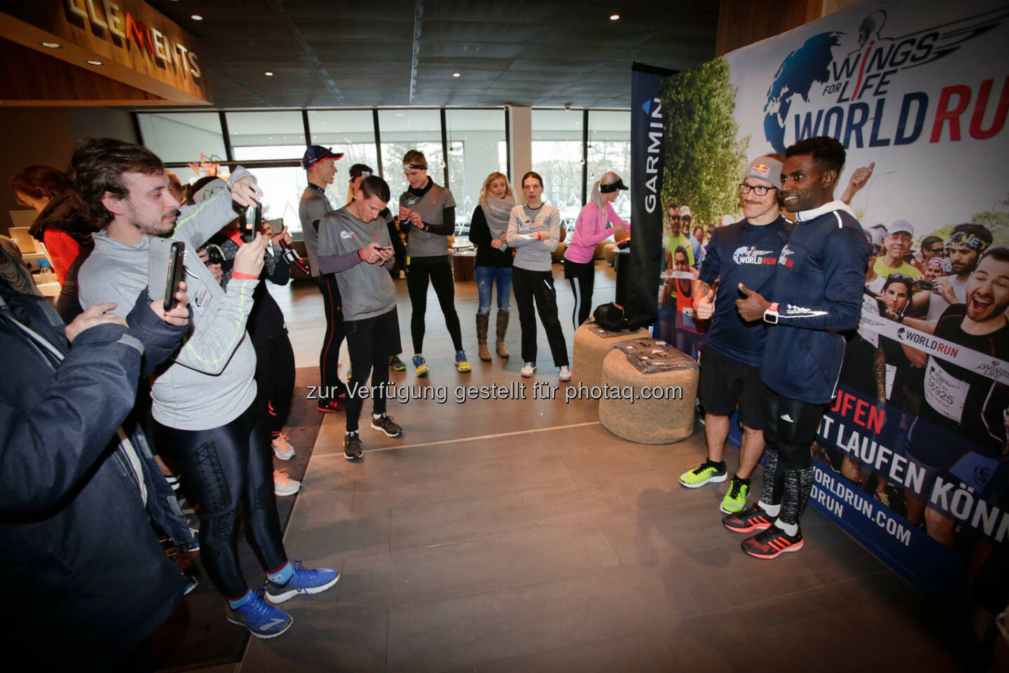 Florian Neuschwander and 
Lemawork Ketema with participants at the Wings for Life World Run event in Munich 23rd of January 2016 (Bild: Daniel Grund)