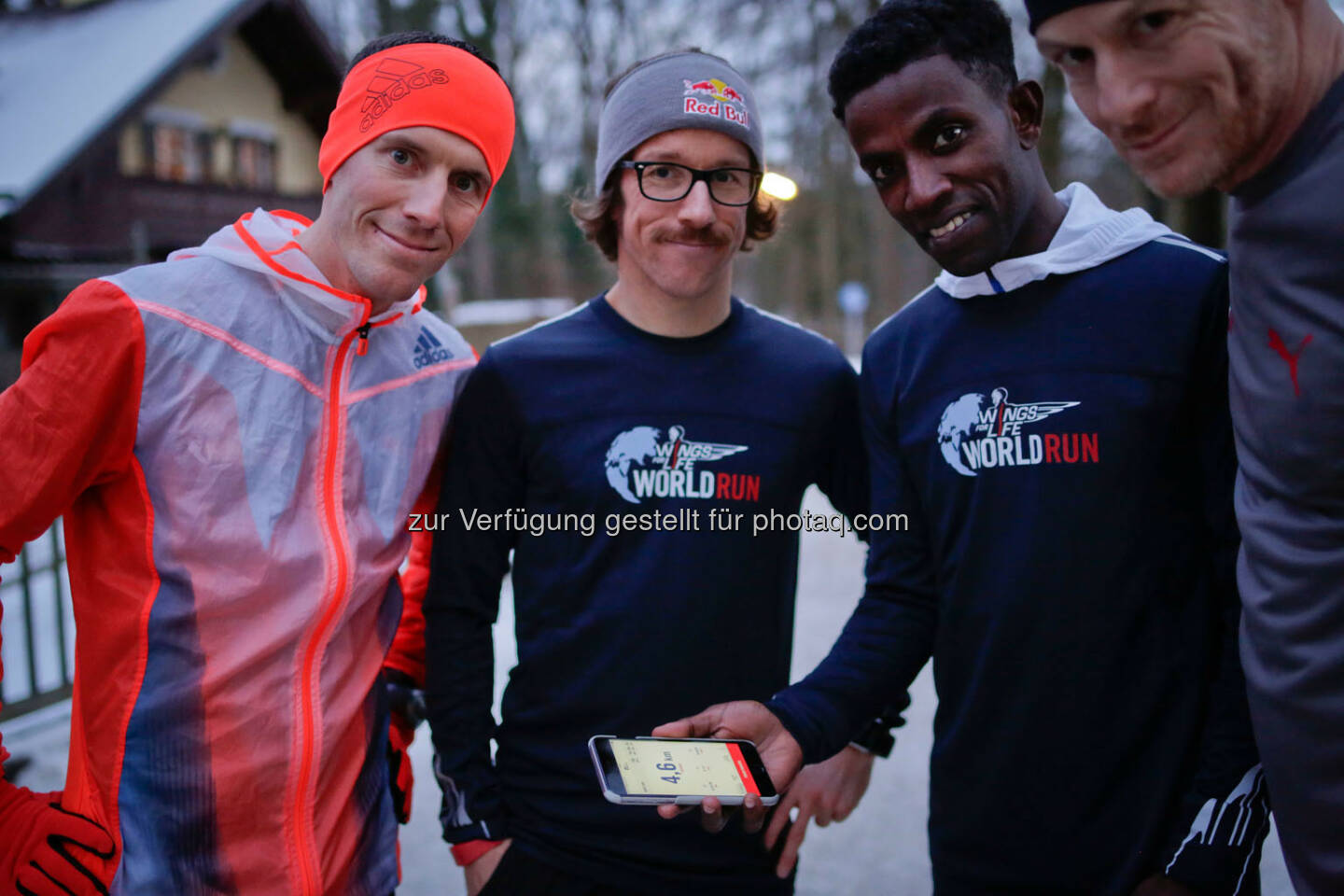 Florian Neuschwander ( middle ) and 
Lemawork Ketema ( 3rd from left ) with Werner Schrittwieser at the Wings for Life World Run event in Munich 23rd of January 2016 (Bild: Daniel Grund)