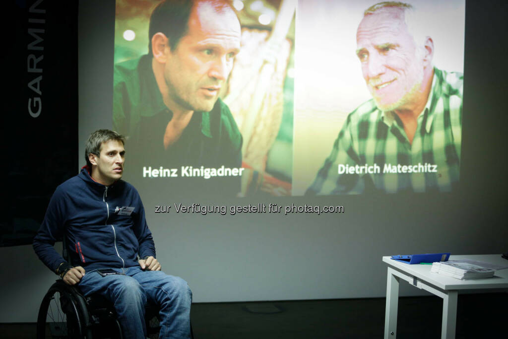 Heinz Kinigadner Dietrich Mateschitz Hintergrund: Wolfgang Illek  talking to participants of the Wings for Life World Run event in Munich 23rd of January 2016 (Bild: Daniel Grund) (24.01.2016) 