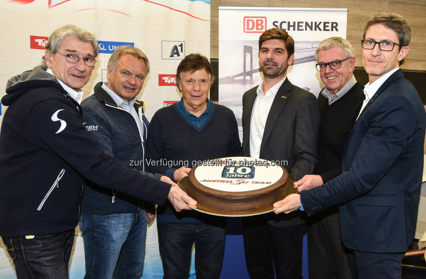 Klaus Leistner, Generalsekretär ÖSV; Hans Pum, Sportdirektor ÖSV; Peter Schröcksnadel, Präsident ÖSV; Helmut Schweighofer, Mitglied des Vorstandes DB Schenker Österreich & Südosteuropa; Herbert Pircher, DB Schenker Kufstein; Wolfgang Schmid, Leiter Sales & Marketing DB Schenker Österreich & Südosteuropa : DB Schenker und ÖSV feiern 10-jähriges Jubiläum : Fotocredit: Erich Spiess