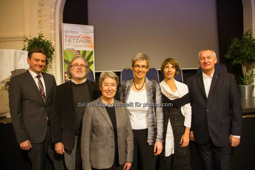 Wolfgang Haidinger, Wolfgang Czerny, Margit Fischer, Barbara Streicher, Catherine Franche, Josef Fröhlich : Vorstand Verein ScienceCenter-Netzwerk mit Kooperationspartnern : ScienceCenter-Netzwerk feiert 10jähriges Bestehen : Impulsgeber für Österreichs Wissenschaftskommunikation : Fotocredit: Verein ScienceCenter-Netzwerk/TRanner , © Aussender (29.01.2016) 