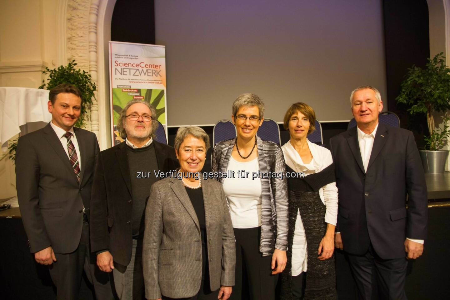 Wolfgang Haidinger, Wolfgang Czerny, Margit Fischer, Barbara Streicher, Catherine Franche, Josef Fröhlich : Vorstand Verein ScienceCenter-Netzwerk mit Kooperationspartnern : ScienceCenter-Netzwerk feiert 10jähriges Bestehen : Impulsgeber für Österreichs Wissenschaftskommunikation : Fotocredit: Verein ScienceCenter-Netzwerk/TRanner 