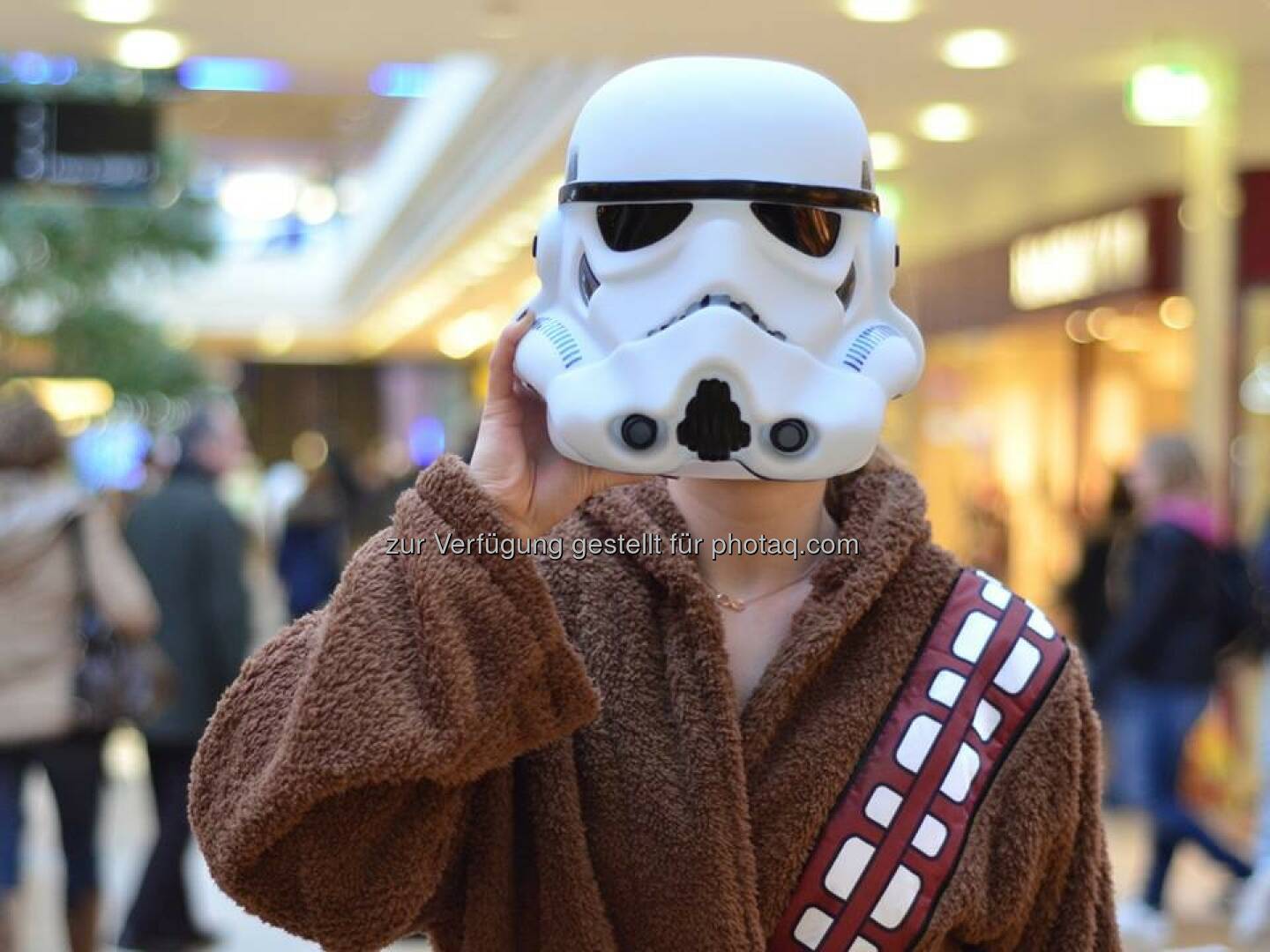 „Hi Chewi.“ (Star Wars Fans sind im Donauzentrum gut aufgehoben) : SCS und Donauzentrum setzen auf ambuzzador : Die zwei größten Einkaufszentren Österreichs beweisen : Social Media ist längst auch im stationären Handel nicht mehr wegzudenken : ambuzzador setzt sich im Pitch durch und inszeniert seit Jänner Donauzentrum und SCS für die Community : © ambuzzador 