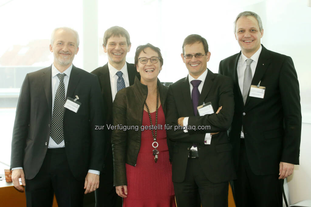 Daniele Fabbri (Universität Bologna), Oddvar Karboe (Universität Oslo), Antoinette de Bont und Hans Severens (Erasmus Universität Rotterdam), Siegfried Walch (Management Center Innsbruck) : MCI startet Europäischen Studiengang für Gesundheitswirtschaft : Fotocredit: Roman Potykanowicz, © Aussendung (03.02.2016) 