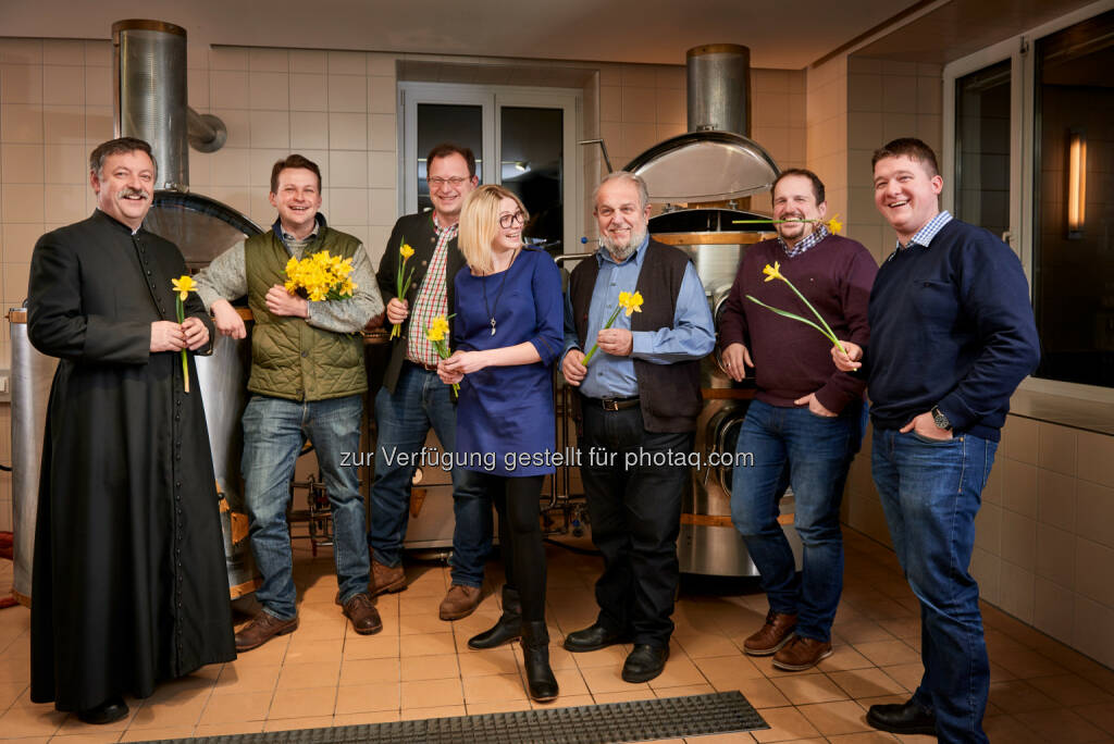 Hans Hofer (Trappistenbierbrauerei Engelszell, Engelhartszell), Wolfgang Vitzthum (Brauerei Vitzthum, Uttendorf), Josef Niklas (Brauerei Ried), Magdalena Beham (Brauerei Baumgartner, Schärding), Helmut Bogner (Hausbrauerei Bogner, Braunau), Matthias Schnaitl (Brauerei Schnaitl, Gundertshausen), Claus Wurmhöringer (Brauerei Wurmhöringer, Altheim) : Biermärz 2016 : Veranstaltungsreihe geht mit eigenem Innviertelbier in die vierte Saison : Fotocredit: Lothar Prokop, © Aussender (05.02.2016) 