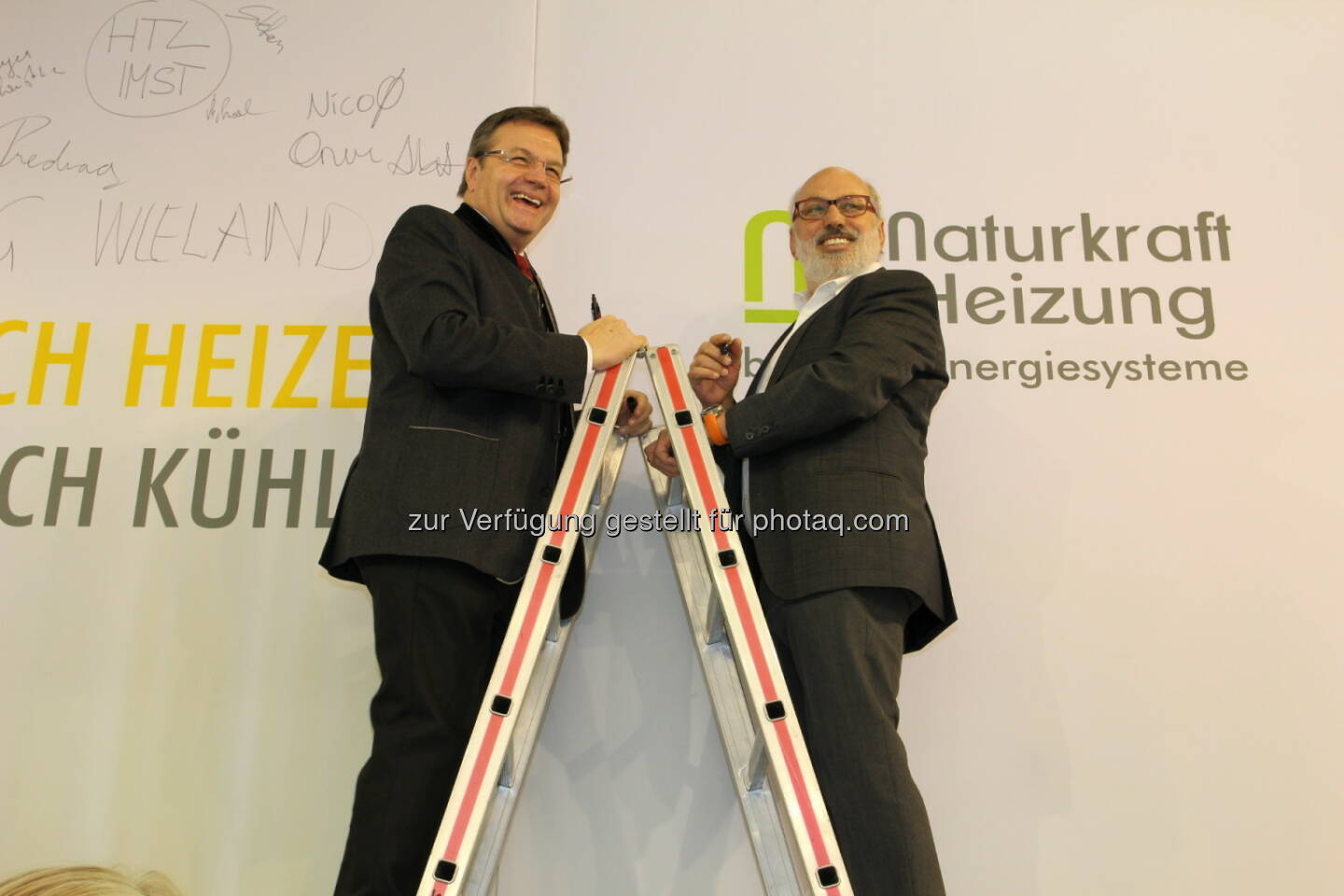 Günther Platter (Landeshauptmann), Arthur Sief (Siko Solar-Gründer) : Auf der Hausbau & Energie Messe Innsbruck besuchte Landeshauptmann Günther Platter die Naturkraftheizung, das neue erneuerbare Heizsystem aus Tirol : Fotocredit: Congress Messe Innsbruck