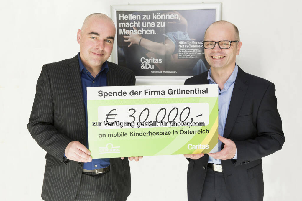 Bernd Wachter (Generalsekretär Caritas Österreich), Thomas Schöffmann (GF Grünenthal Österreich) : Grünenthal spendet für mobile Kinderhospize in Österreich : Fotocredit: Jürgen Hammerschmid, © Aussender (10.02.2016) 