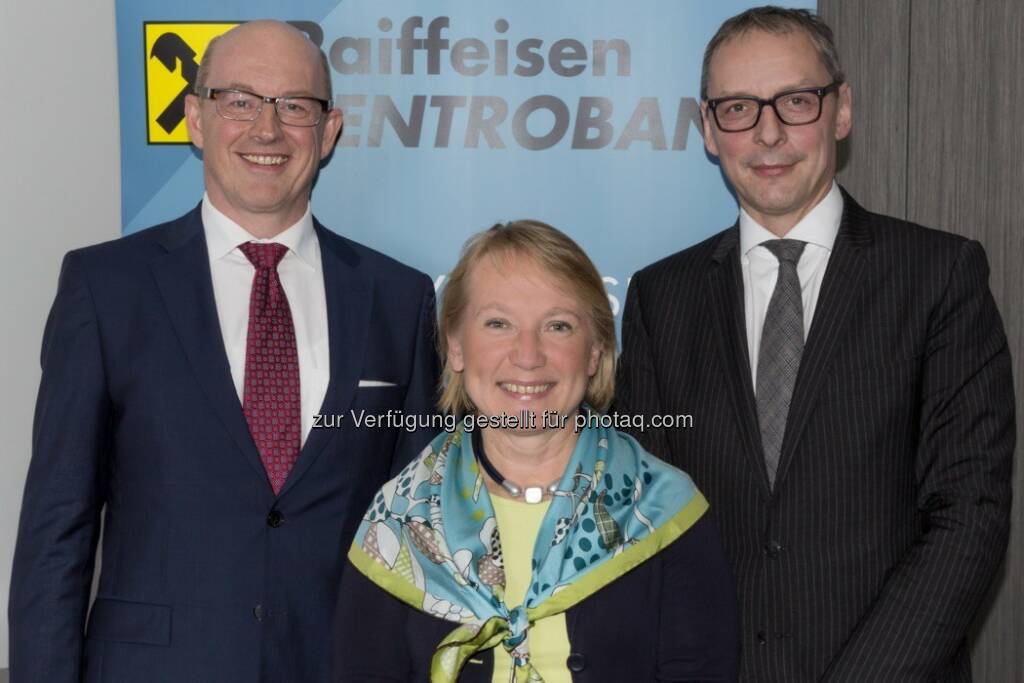 Michael Völter (Börse Stuttgart), Heike Arbter (RCB), Wilhelm Celeda (RCB) : RCB Presseinfo : Heringsschmaus im Zeichen bewegter Märkte : Fotocredit: RCB, © Aussender (11.02.2016) 