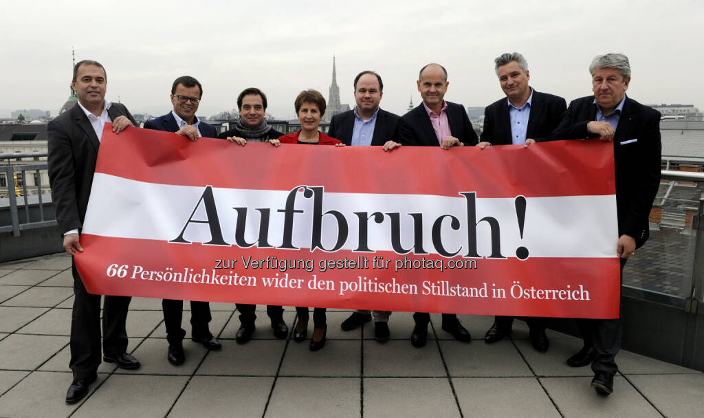 Die Chefredakteure Alois Vahrner (TT), Manfred Perterer (SN), Rainer Nowak (Die Presse), Antonia Gössinger (Kleine Zeitung Kärnten), Gerold Riedmann (VN), Gerald Mandlbauer (OÖN), Hubert Patterer (Kleine Zeitung), Mario Zenhäusern (TT) : Aufbruch – 66 Persönlichkeiten wider den politischen Stillstand : Eine gemeinsame Initiative von Kleine Zeitung, OÖNachrichten, Salzburger Nachrichten, Presse, Tiroler Tageszeitung und Vorarlberger Nachrichten : Fotocredit: TT, © Aussender (12.02.2016) 