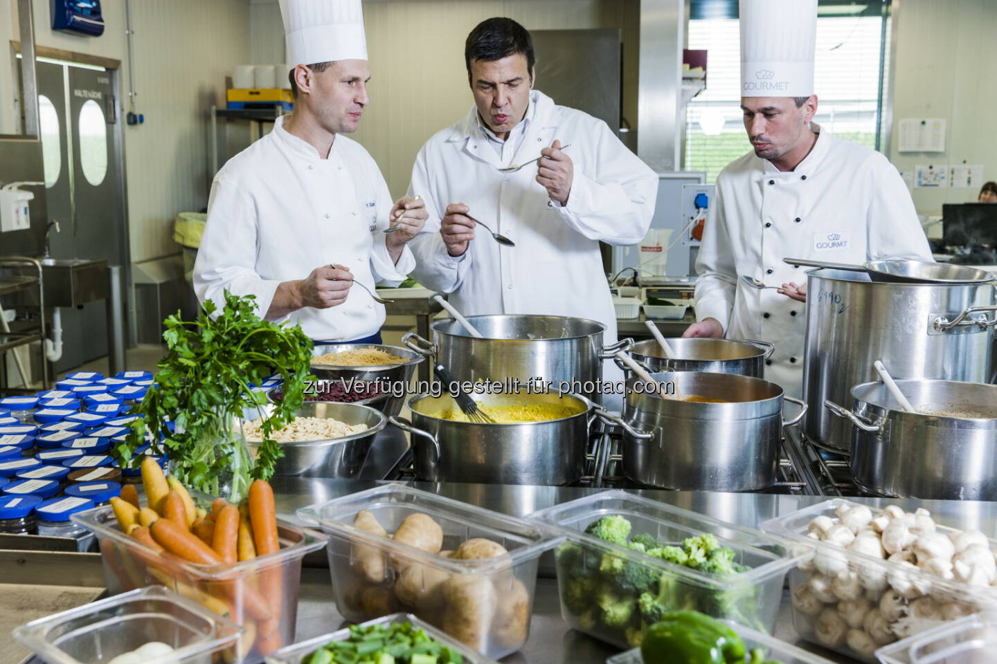 Herbert Fuchs (Gourmet-Geschäftsführer) mit Entwicklungsköchen : Gourmet-Gästebefragung: Gesundes Essen im Büro immer wichtiger : Fotocredit: Gourmet/Ilgner