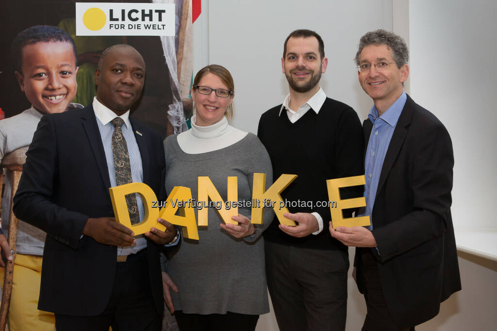 Cyrille Thierry Evini (Trachom-Experte Licht für die Welt), Margarita Schiemer (Bildungswissenschaftlerin Uni Wien), Benjamin Bach (Experte Inklusive Bildung Licht für die Welt), Rupert Roniger (GF Licht für die Welt) : „Licht für die Welt“ sagt Danke für die Unterstützung 2015 : Fotocredit: Thomas Meyer/Licht für die Welt, © Aussender (16.02.2016) 