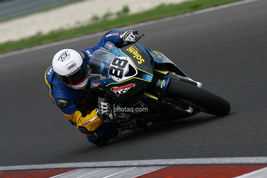 Slovakiaring, BMW Reitwagen Racing Team Rider Ronald Resch #88 (AUT) riding the BMW S1000RR : Der Startschuss für die BMW Motorrad Race Trophy 2016 fällt : © BMW AG, © Aussendung (17.02.2016) 