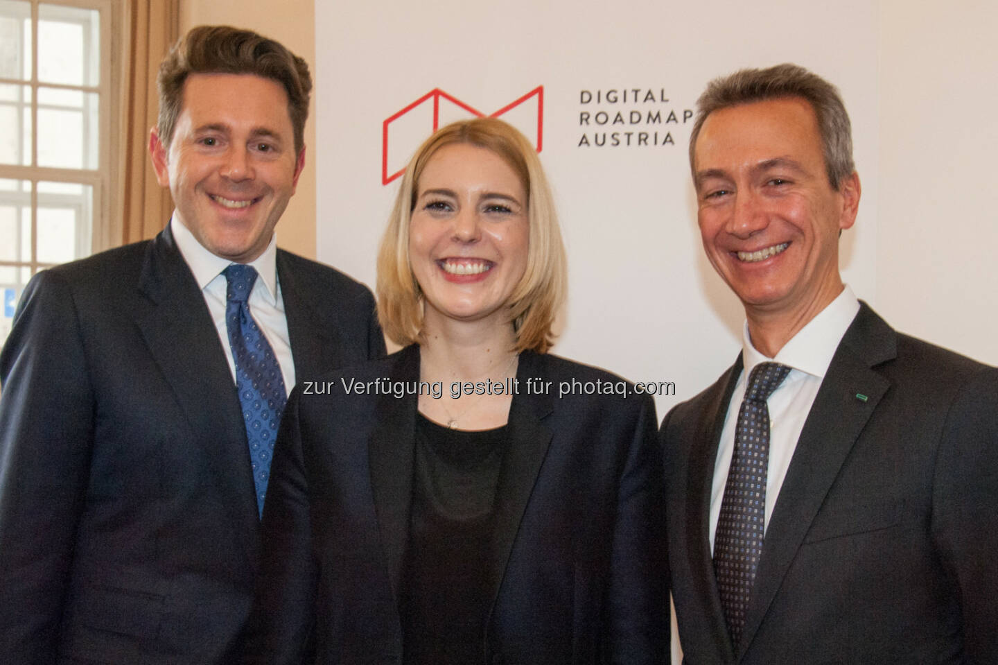 Harald Mahrer (Staatssekretär), Sonja Steßl (Staatssekretärin), Norbert Schöfberger (Präsident der Internet Offensive Österreich) : Besucherrekord beim IKT-Konvent Österreich 2016 : Fotocredit: Bill Lorenz