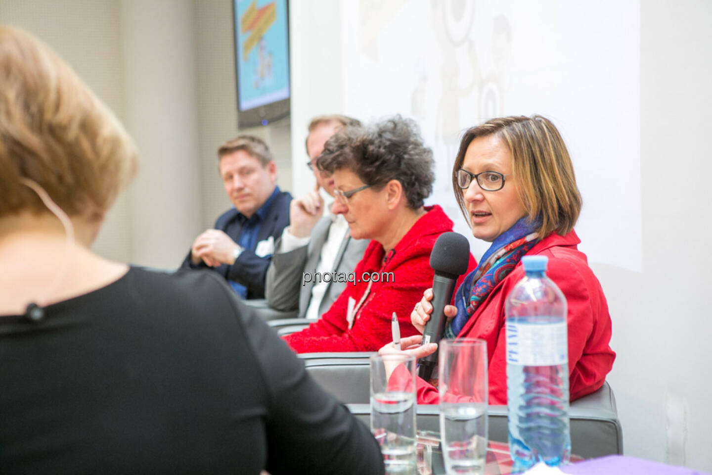 Martin Taborsky (Oesterreichische Nationalbank), Thorsten Rathner (Schuldnerhilfe OÖ), Regina Prehofer (Three Coins), Gabriele Zgubic-Engleder (Arbeiterkammer Wien), Sigrun Reininghaus (Journalistin, Moderatorin)