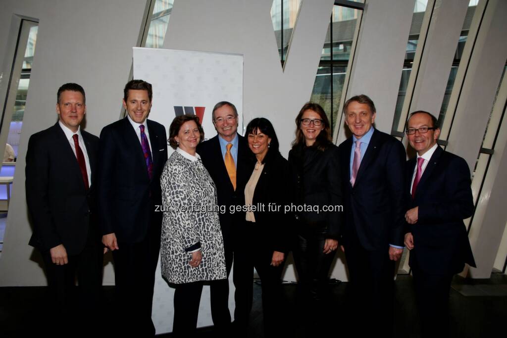 Alexander Klacska, Harald Mahrer, Renate Scheichelbauer-Schuster, Christoph Leitl, Martha Schultz, Bettina Lorentschitsch, Josef Herk, Peter Haubner : Wirtschaftsbund-Generalversammlung : Leitl mit 90,1 Prozent zum Präsidenten des Österreichischen Wirtschaftsbundes wiedergewählt : Fotocredit: Foto Weinwurm, © Aussender (27.02.2016) 