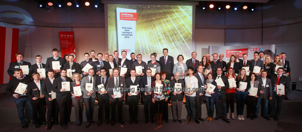 „Best of Talent“ Sieger, mit Harald Mahrer (Staatssekretär), Christoph Leitl (WKÖ-Präsident), Renate Scheichelbauer-Schuster (Gewerbe und Handwerks-Obfrau) : Best of Talent: Auszeichnung für Österreichs beste Lehrlinge : Gut ausgebildete Fachkräfte entscheidendes Kriterium für Wirtschaftsstandort Österreich – Erfolgsmodell Lehre und Matura : Fotocredit: WKÖ/Presse/Wieser, © Aussendung (02.03.2016) 