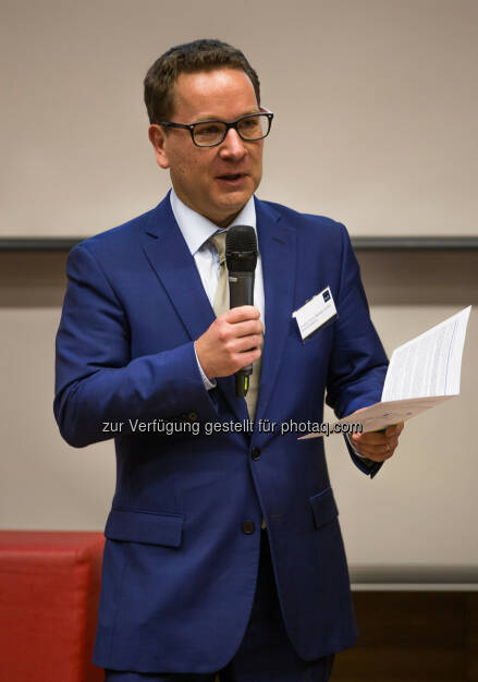 Michael Litschka, Leiter des Studiengangs Media Management an der FH St. Pölten : Erstes Symposium Medienethik : Ethische Fragen in Zeiten disruptiver Medienentwicklungen : Fotocredit: FH St. Pölten/Ingerle, © Aussender (02.03.2016) 