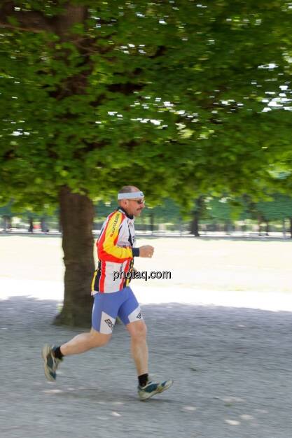 Franz Gschiegl (ESPA) läuft für die Sporthilfe, © Martina Draper (15.12.2012) 