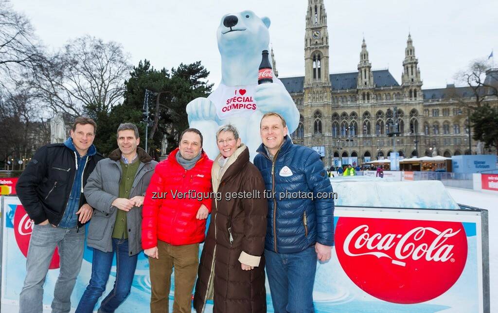 Andreas Herzog, Michael Hadschieff, Philipp Bodzenta (Coca Cola), Trixi Schuba, Markus Pichler (GF Special Olympics World Winter Games 2017) : Coca-Cola und die Stadt Wien präsentieren: Special Olympics am Wiener Eistraum: Fotocredit: Coca-Cola/ Martin Steiger, © Aussendung (03.03.2016) 