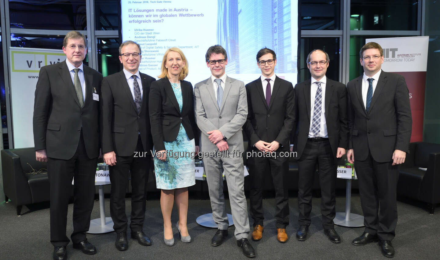 Georg Stanowski (GF VRVis), Hemut Leopold (Head of Department Digital Safety and Security AIT), Ulrike Huemer (CIO Stadt Wien), Andreas Dangl (GF Fabasoft Cloud), Matthias Gassner (Anyline), Walter Huemer (Huemer IT-Solutions), Martin Szelgrad (Moderator) : AIT und VRVis präsentierten heimische Sicherheitstechnologien für den Weltmarkt : Fotocredit: AIT / Johannes Zinner