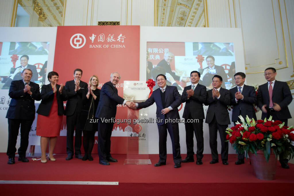 Richard Schenz (Vizepräsident Wirtschaftskammer Österreich), Renate Brauner (Stadträtin), Harald Mahrer (Staatssektretär), Sonja Stessl (Staatssektretärin), Ewald Nowotny (Nationalbank-Gouverneur), Xu Jiandong (General Manager der Bank of China/Ungarn Close Ltd. Vienna Branch), Chen Huaiyu (Präsident der Bank of China/Ungarn Close Ltd), Li Yong (General Direktor United Nations Industrial Development Organization), Zhao Bin (Chinesischer Botschafter), Chen Siqing (Präsident der Bank of China) : Wirtschaftsbrücke nach China : Bank of China (BoC) eröffnet erste Niederlassung in Österreich : Fotocredit: Bank of China/APA-Fotoservice/Preiss, © Aussendung (08.03.2016) 