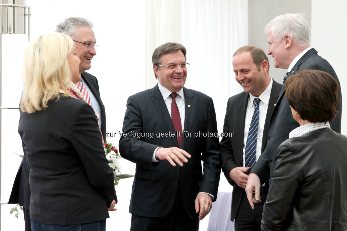 Beate Merk (Bayern Europaministerin), Joachim Herrmann (Innenminister), Günther Platter (Tirol LH), Josef Geisler (LHStv.), Horst Seehofer (Bayern MPräs), Emilia Müller (Sozialministerin) : Flüchtlings-Gipfeltreffen zwischen Tirol und Bayern in München : Fotocredit: Bayerische Staatskanzlei – Abdruck honorarfrei