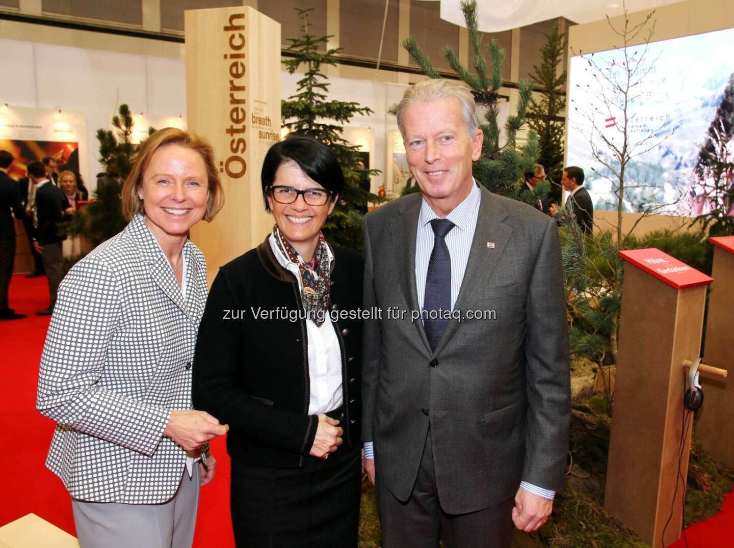 Petra Stolba (ÖW), Petra Nocker-Schwarzenbacher (WKÖ), Reinhold Mitterlehner (Wirtschaftsminister) :  ITB-Auftritt im Zeichen von #austriantime : Österreich punktet im Match um Gäste aus der ganzen Welt : Tourismus mit überdurchschnittlichen Wachstumsraten : ÖW erhält Sondermittel für verstärkte Internationalisierung : Fotocredit: Österreich Werbung/Paulenz