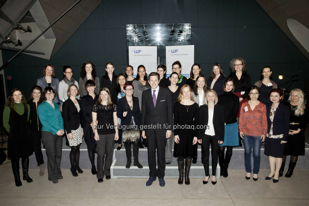 Firnberg/Richter-Stelleninhaberinnen 2015, Harald Mahrer (Staatssekretär), Christine Mannhalter (FWF-Interimspräsidentin) : Karriereentwicklungsprogramme Firnberg/Richter : Maßgeschneiderte Entwicklung für Wissenschafterinnen : Insgesamt 41 Top-Forscherinnen wurden im Jahr 2015 in die Karriereentwicklungsprogramme des FWF aufgenommen : Fotocredit: FWF/Michele Pauty, © Aussendung (09.03.2016)