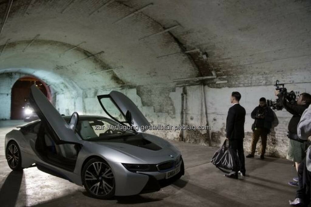 BMW i8 in „Late Shift : BMW Group unterstützt außergewöhnliches Filmprojekt „Late Shift“ : Interaktives Kino-Erlebnis zum Mitentscheiden : © BMW Group, © Aussendung (10.03.2016) 