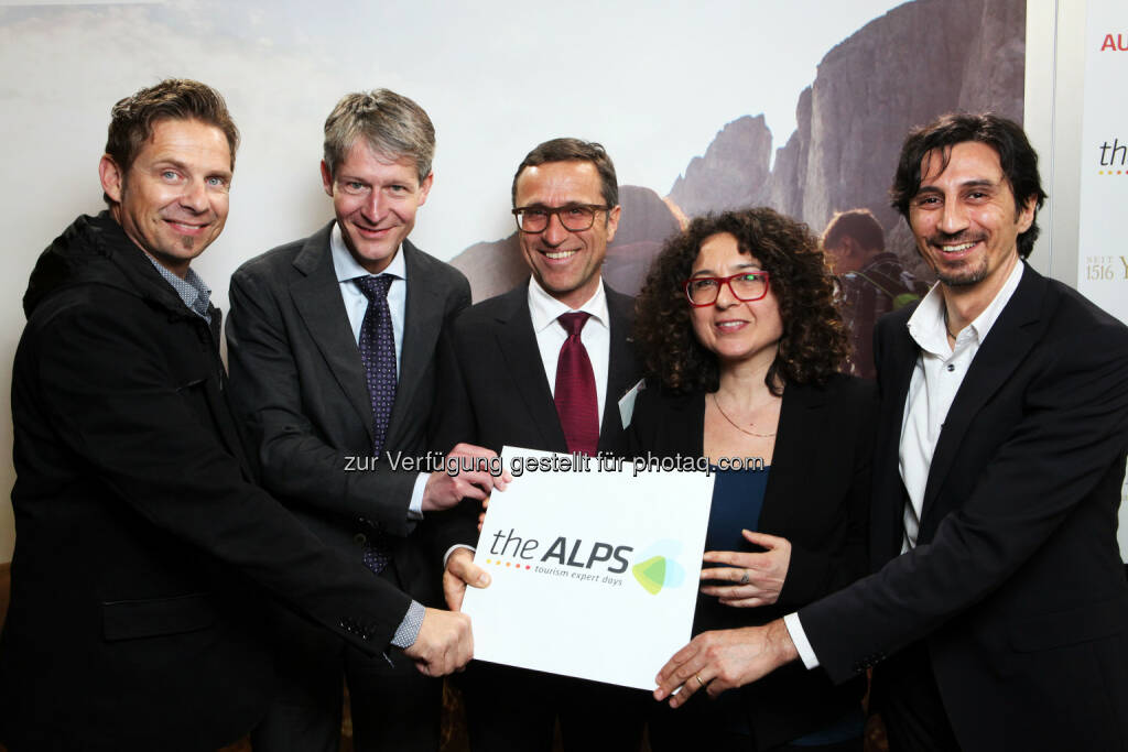 Harry John (BE! Tourism), Marcel Perren (Luzern Tourismus), Josef Margreiter (Tirol Werbung), Mirta Valentini (Trentino Marketing), Marco Pappalardo (IDM Südtirol - Alto Adige) : theALPS 2016 : Die Zukunft des alpinen Winterurlaubs : Auf der ITB 2016 präsentierten Vertreter der AlpNet-Partnerregionen Details zum Programm von theALPS 2016 : Fotocredit: AlpNet, © Aussender (10.03.2016) 