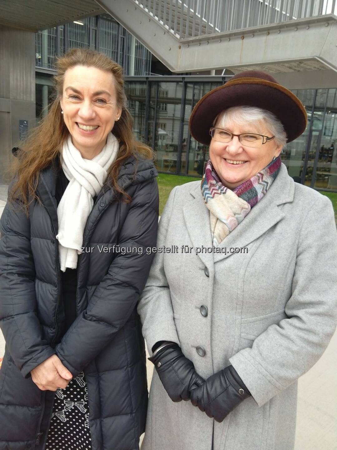 Stefanie Auer (Department für Klinische Neurowissenschaften und Präventionsmedizin der Donau-Universität Krems sowie wissenschaftliche Leiterin der MAS Alzheimerhilfe), Iva Holmerova (Karls-Universität Prag) : Österreich und Tschechien kooperieren bei Demenzprojekt : Grenzüberschreitendes Projekt untersucht die Situation von Menschen in Pflegeheimen : Fotocredit: Donauuniversität Krems