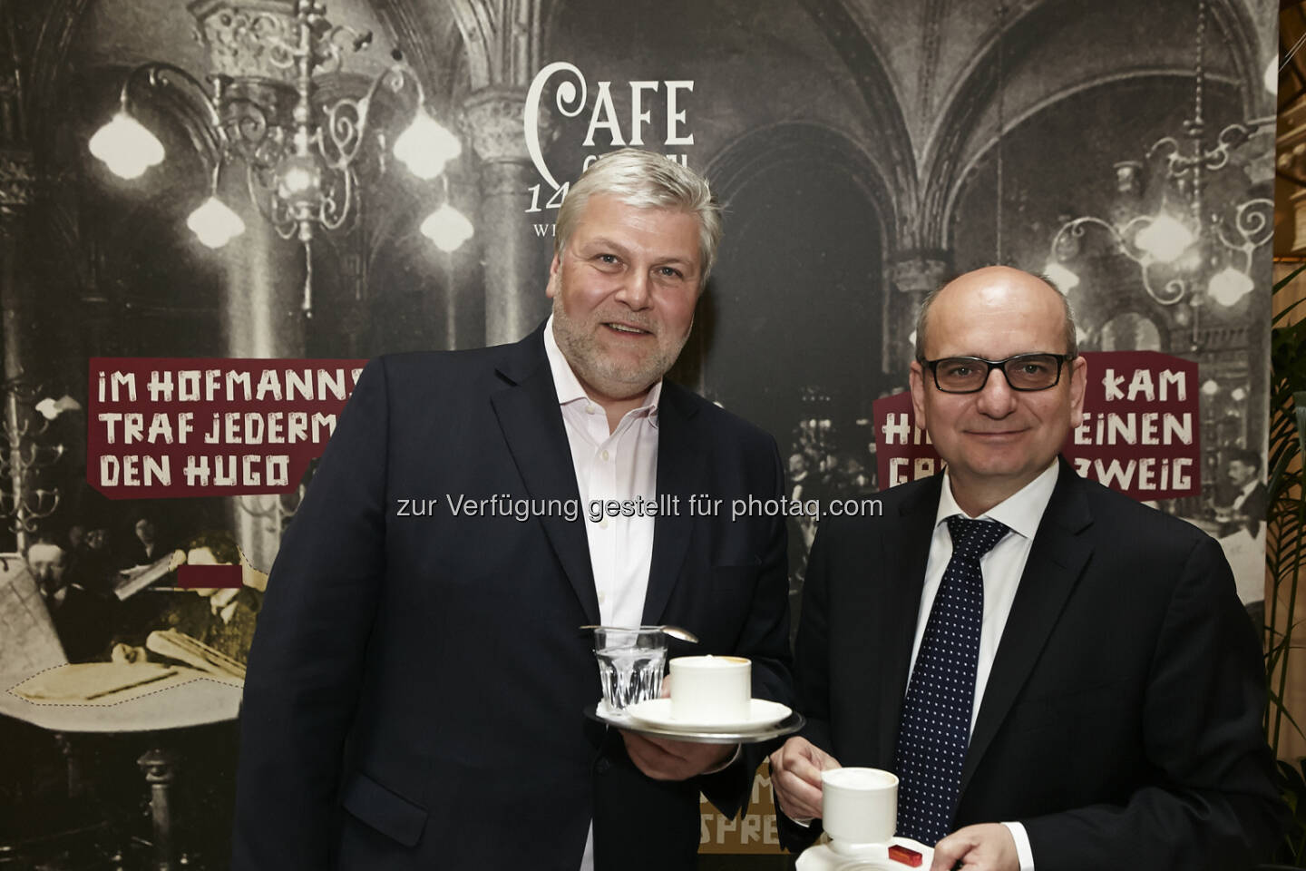 Alfred Flammer (Geschäftsführer Palais Events & Café Central), Harald Nograsek (Generaldirektor der Verkehrsbüro Group) : Café Central Wien ist 140 : Eine Institution feiert Geburtstag : Fotocredit: Verkehrsbüro Group/APA-Fotoservice/Roßboth