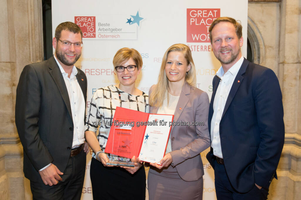 Christian Putz (Leiter Personal), Maike Becker, Anna Birgmann, Christian Schug (Vorsitzender der Geschäftsleitung) :  Freude über die Auszeichnung von „Great Place to Work“ : Lidl Österreich ist einer der besten Arbeitgeber Österreichs : Fotocredit: ©Lidl Österreich, © Aussendung (18.03.2016) 