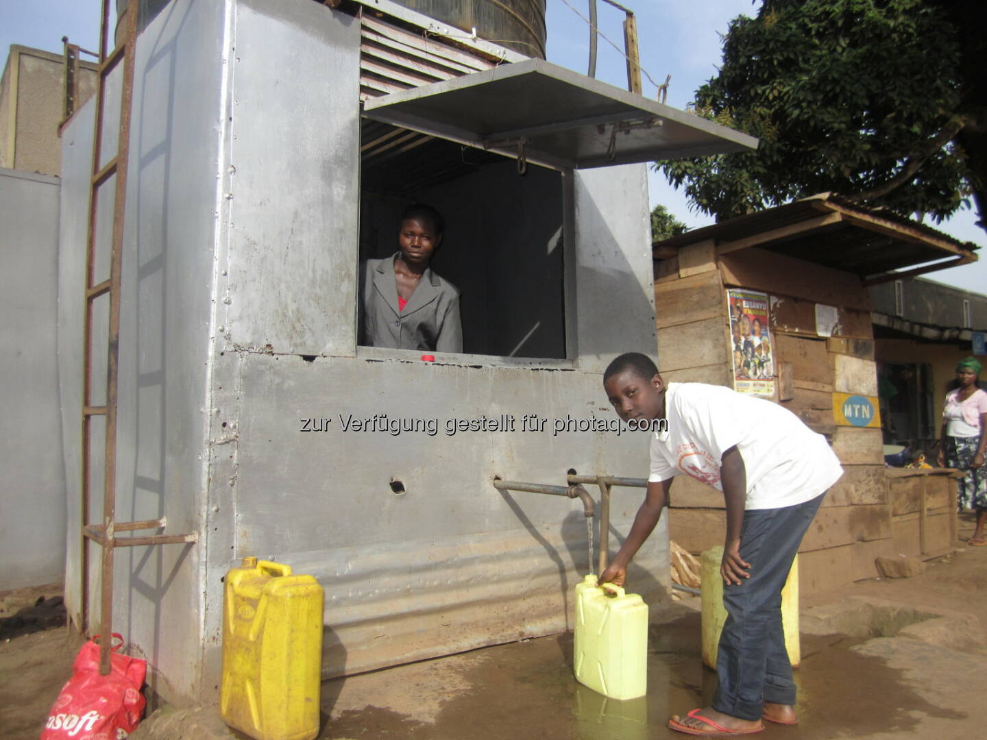 Uganda, Wasserversorgung : Allein in Uganda konnten 2015 durch den Beitrag Österreichs über 60.000 Menschen zusätzlich mit sauberem Trinkwasser versorgt werden : Die Austrian Development Agency wickelte 2015 für 21 Millionen Euro Wasser-Projekte in Entwicklungsländern ab : Fotocredit:ADA/Stefan Pleger