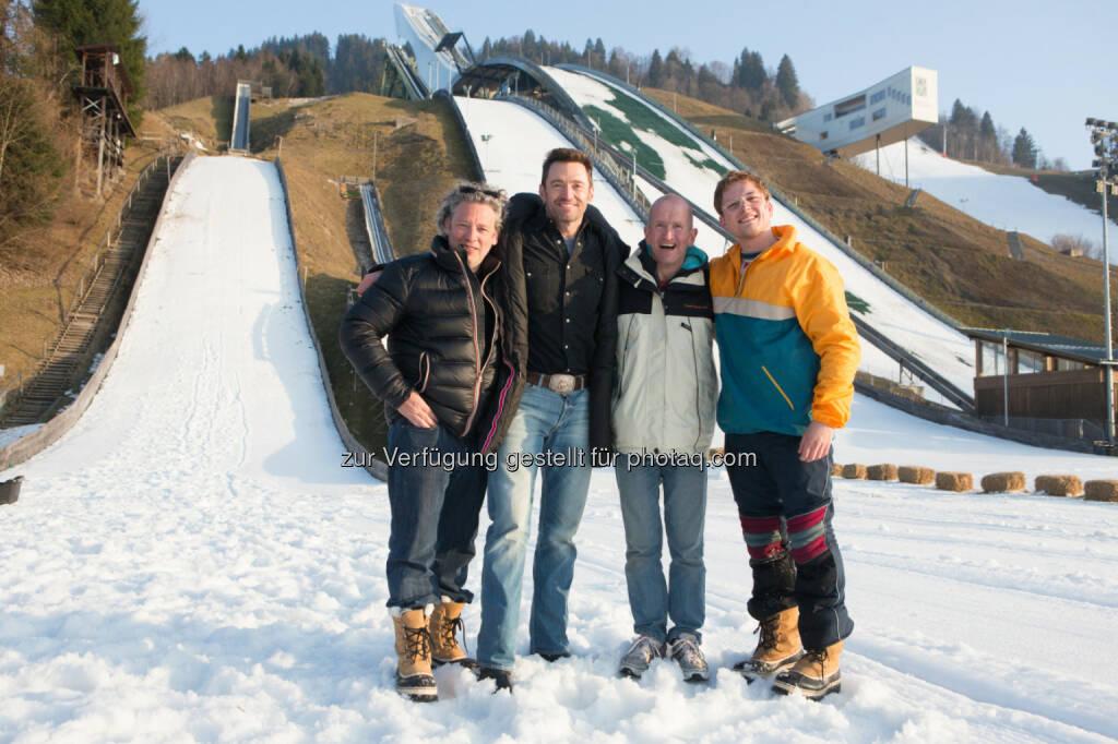 Dexter Fletcher (Regisseur), Hugh Jackman, Eddie The Eagle Edwards, Taron Egerton : Eddie The Eagle Edwards kommt zum Kinostart von „Eddie the Eagle – alles ist möglich“ für Meet & Greets mit seinen Fans nach Österreich : Fotocredit: © 2016 Twentieth Century Fox, © Aussendung (21.03.2016) 