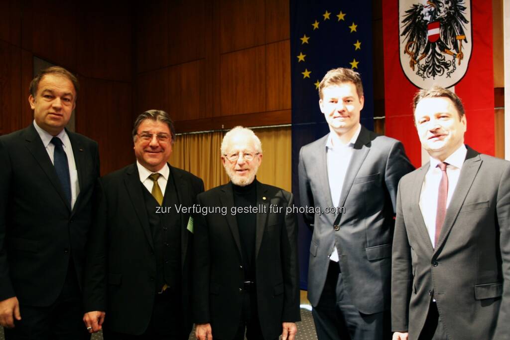 Meinhard Lukas (JKU-Rektor), Niyazi Serdar Sarıçiftçi, Alan Heeger, Christian Forsterleitner (VzBgm.), Klaus Fürlinger (Bundesrat) : Aus Anlass des 80. Geburtstages des US-amerikanischen Chemikers und Physikers Alan J. Heeger veranstaltete die Johannes Kepler Universität Linz am 21. März 2016 ein internationales Symposium, an dem der Nobelpreisträger selbst teilnahm und auch einen Vortrag hielt : Fotocredit: JKU, © Aussendung (22.03.2016) 