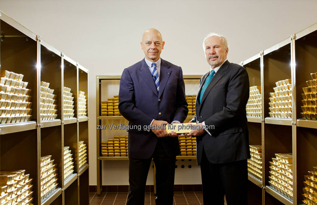 Direktor Kurt Pribil und Gouverneur Ewald Nowotny, Goldbarren, Tresor  (Bild: OeNB/Niesner) (24.03.2016) 