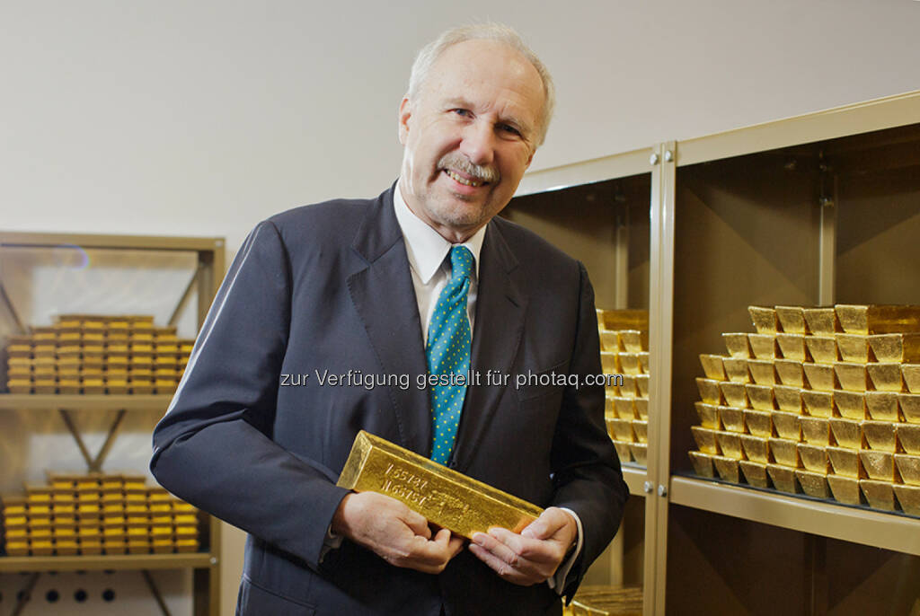 Gouverneur Ewald Nowotny, Goldbarren, Tresor (Bild: OeNB/Niesner) (24.03.2016) 