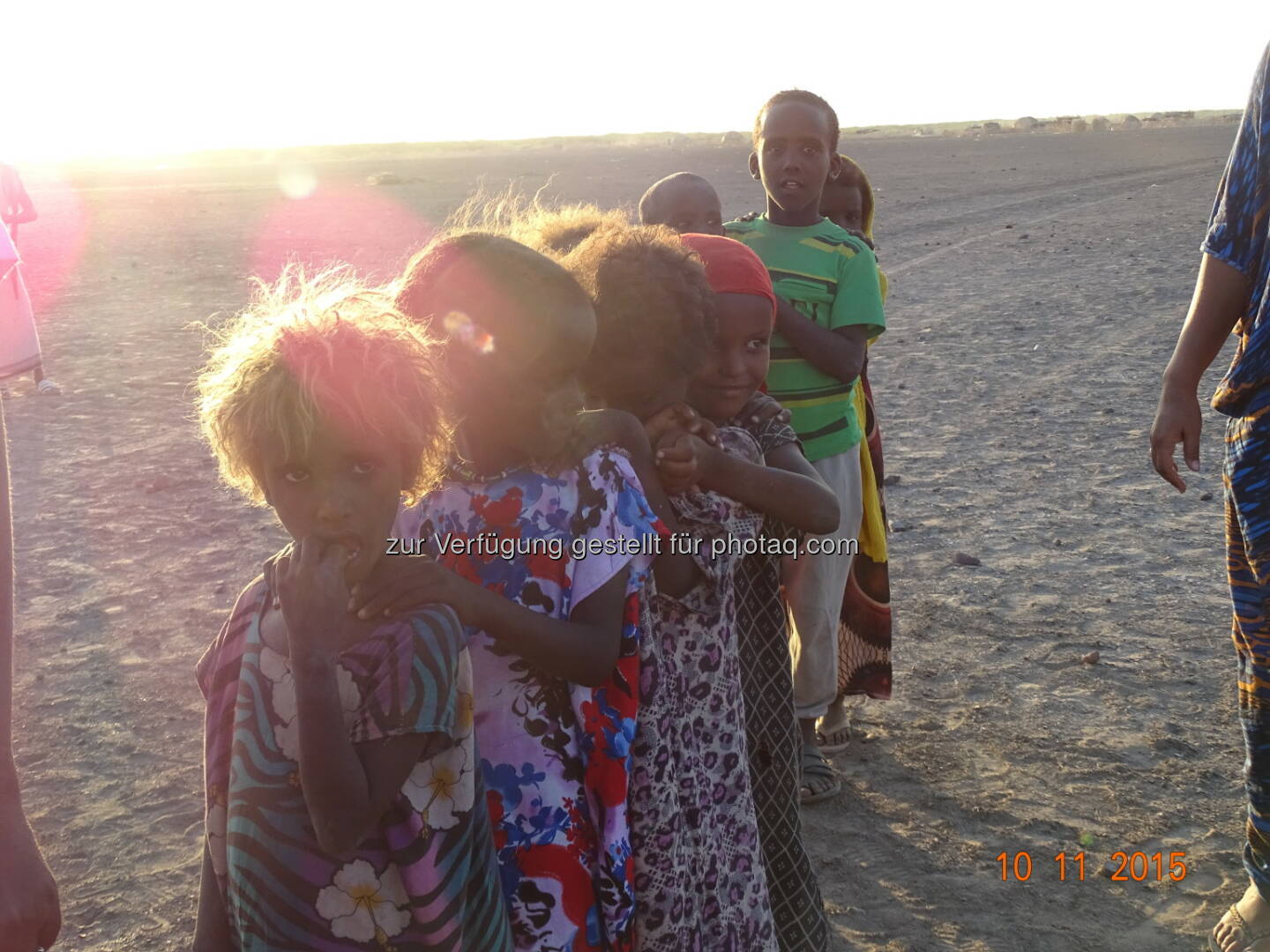 Kinder bei der Lebensmittelverteilung : In Äthiopien herrscht die schlimmste Dürre seit mehr als 30 Jahren, zehn Millionen Menschen hungern : Die Kindernothilfe stellt 800.000 Euro für Soforthilfe zur Verfügung : Fotocredit: Kindernothilfepartner