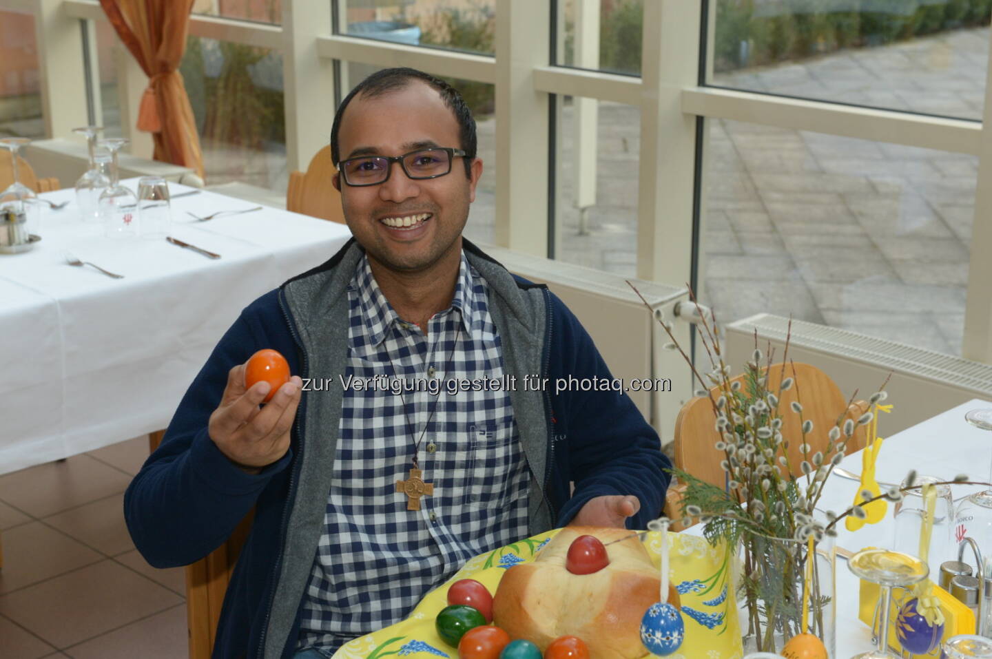 Praveen Antony (Salesianer Don Bosco) : Gastgeber für Osteressen mit Flüchtlingen gesucht : Don Bosco für Flüchtlinge organisiert von 20. April bis 16. Mai 2016 gemeinsame Essen : Fotocredit: Rupprecht@kathbild.at