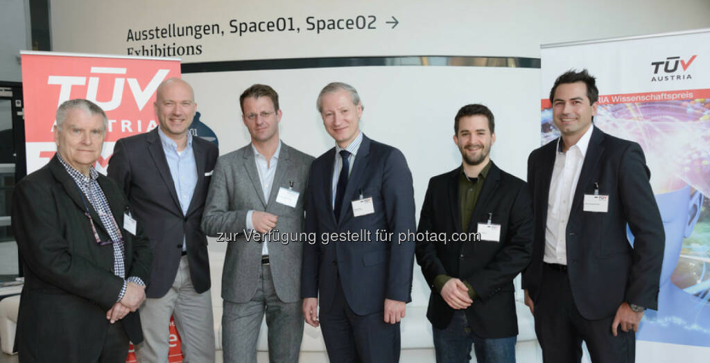 Anton Pelinka (Politologe), Franz Kühmayer (Zukunfsforscher), Michael Fleischhacker (Moderator), Stefan Haas (TÜV Austria CEO), Aron Molnar (Europäischer Cyber Security Sieger), Bernd Zwattendorfer (TÜV Austria Wissenschaftspreisträger) : Zwischen Sicherheit und Bequemlichkeit : TÜV Austria lud zu Expertendiskussion ins Kunsthaus Graz : Fotocredit: TÜV Austria/APA-Fotoservice/Jamnig, © Aussender (05.04.2016) 