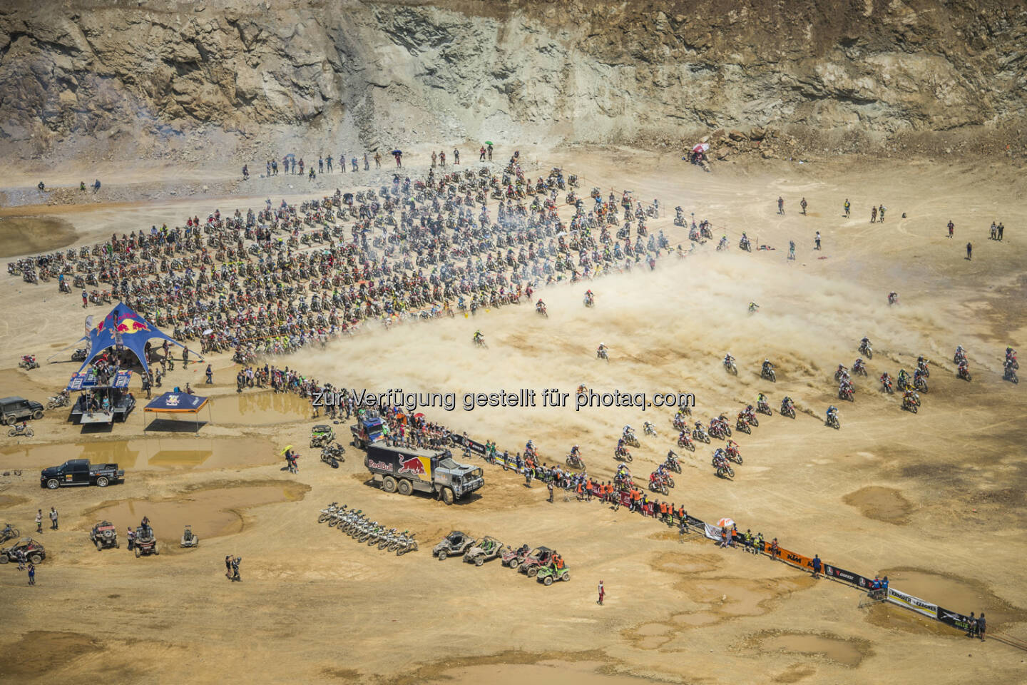 Erzberg, Eisenerz : Die Elite des Xtreme Endurosports am Start des Erzbergrodeo XXII : Bei der 22sten Auflage des weltweit renommiertesten Xtreme Enduro Events stellen sich 1.500 Motorrad-Offroadsportler aus 40 Nationen dem Berg aus Eisen : Fotocredit: Red Bull Content Pool/Platzer