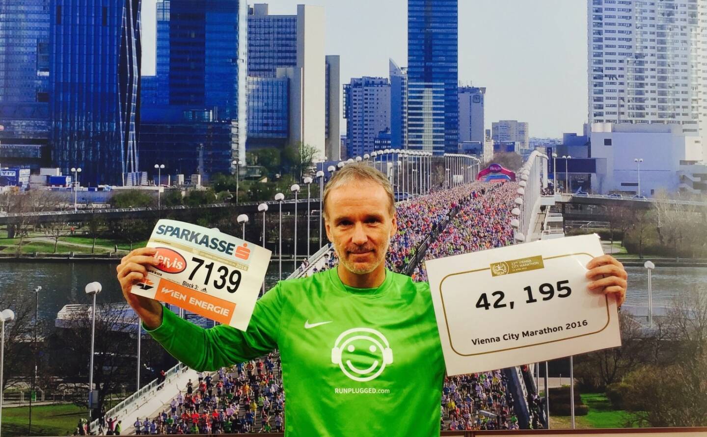 Christian Drastil, Startnummer 7139, das 42,195 Schild wollte ich vor dem Race nicht zeigen, hatte doch Respekt