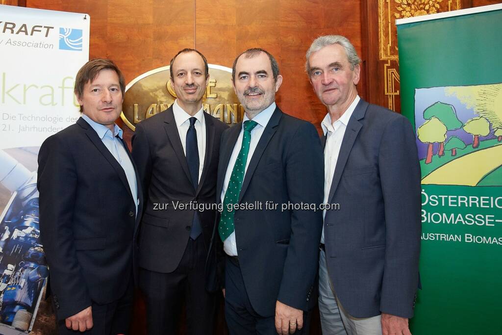 Stefan Moidl (GF IG Windkraft), Jürgen Schneider (Klima- und Energieexperte im Umweltbundesamt), Josef Plank (Präsident des Österreichischen Biomasse-Verbandes), Peter Püspök (Präsident des Dachverbandes Erneuerbare Energie Österreichs) : Umweltbundesamt präsentiert Szenario „Erneuerbare Energie“ : Fotocredit: Öst. Biomasse-Verband/APA-Fotoservice/Preiss, © Aussendung (12.04.2016) 