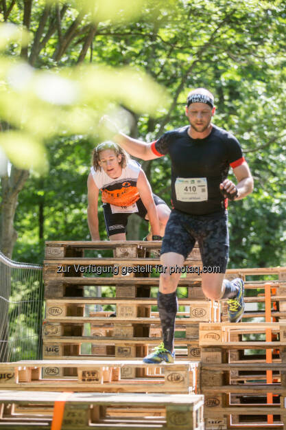 Kletter-Hindernis beim Wienathlon 2015 im Kurpark Oberlaa : Wienathlon 2016 am 10. Juni 2016, der Hindernislauf im Kurpark Oberlaa bietet eine sportliche Herausforderung für jedermann : Fotocredit: Magmag Events & Promotion GmbH./Schlossko, © Aussendung (13.04.2016) 