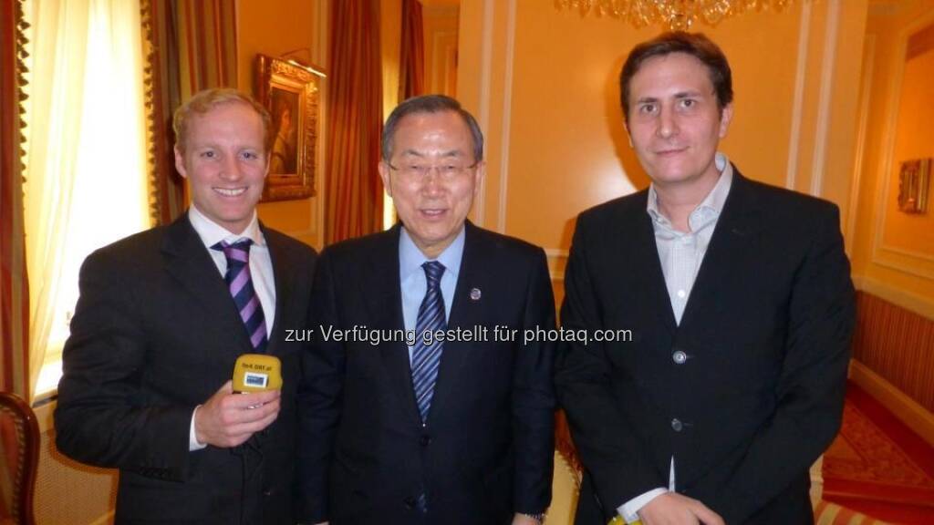 Robert Zikmund:  Hey check that out! I am in Cannes and guess how I just met? Jackie Chan and Kiefer Sutherland! Such cool guys! I love their music! Rock on - Zusammenhang siehe http://finanzmarktfoto.at/page/index/365, © Bilder mit freundlicher Genehmigung der Star-Treffer(innen) (10.04.2013) 