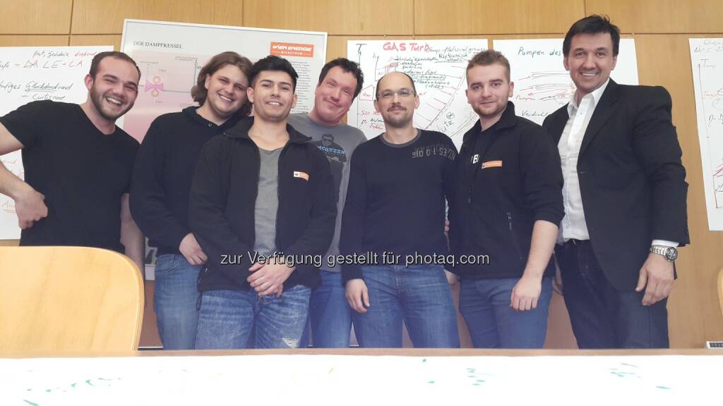 Teilnehmer „Ausbildung Gasturbine“, Leopold Kortisch (TÜV Austria, Vortragender) : Wien Energie legt Wert auf fundierte Ausbildung ihrer Mitarbeiter im Bereich der Arbeitssicherheit : Fotocredit: TÜV Austria Akademie, © Aussendung (15.04.2016)