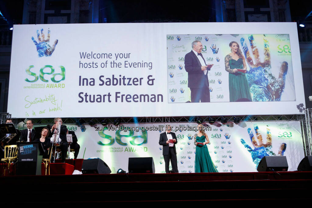 Moderatoren Ina Sabitzer und Stuart Freeman - http://www.se-award.org, © se-award (12.04.2013) 