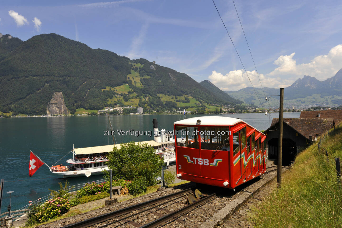 Treib-Seelisberg-Bahn : Die Region Luzern-Vierwaldstättersee in Festlaune : Im Jahr 2016 wird in der Region Luzern-Vierwaldstättersee gefeiert : längster Eisenbahn-Tunnel der Welt, 200 Jahre Rigi Kulm und 100 Jahre Treib-Seelisberg-Bahn : Fotocredit: Luzern Tourismus / Christian Perret